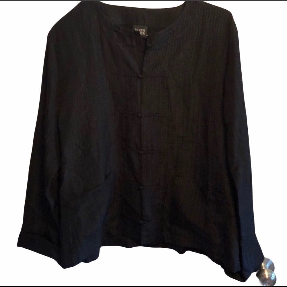 Eileen Fisher oriental frog closure top M